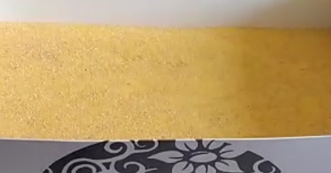 Gioco con la farina gialla